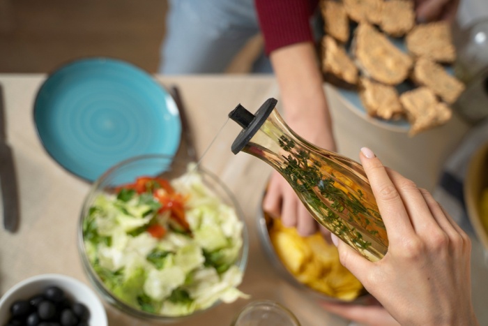 Tworzenie własnych olejów smakowych – porady dla kulinarnych eksperymentatorów